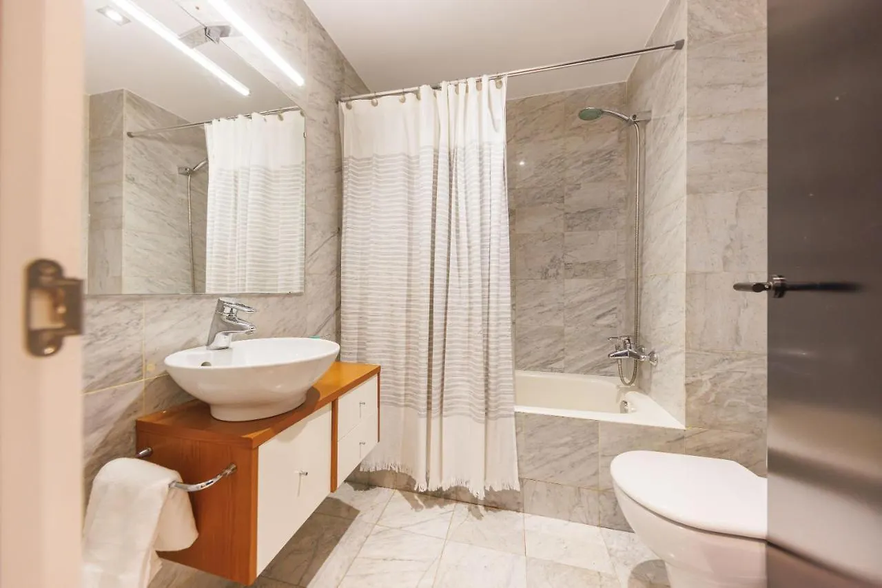 Ferienwohnung Bravissimo Cort Reial Palau, Duplex Penthouse Gerona Apartment