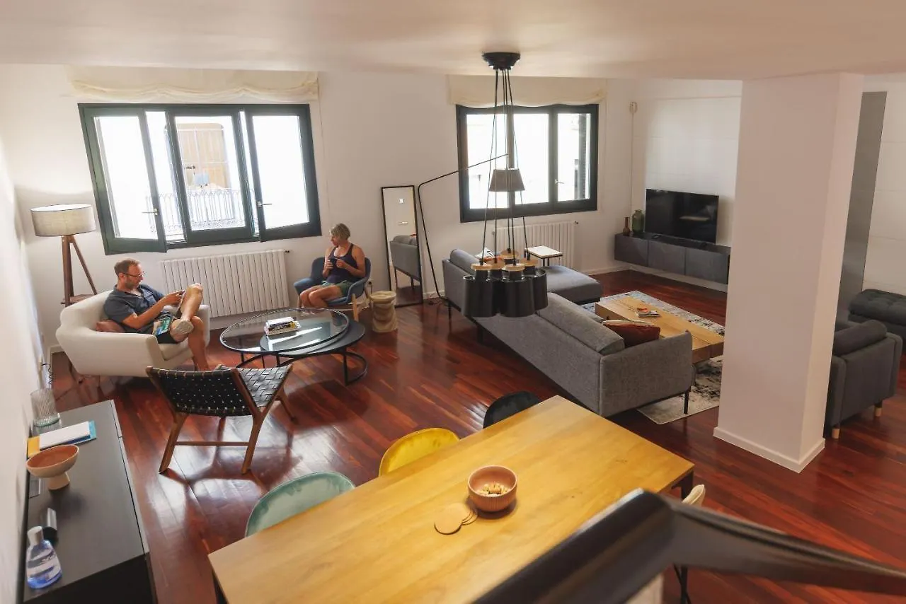 Ferienwohnung Bravissimo Cort Reial Palau, Duplex Penthouse Gerona Spanien