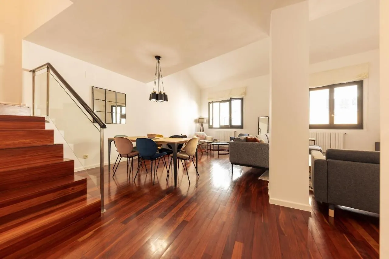 Apartment Ferienwohnung Bravissimo Cort Reial Palau, Duplex Penthouse Gerona Spanien